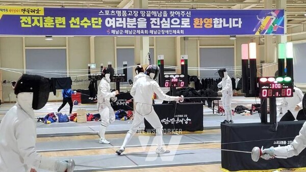 해남군은 해남읍 우슬국민체육센터 일원에서 오는 15일부터 24일까지 10일간 제55회 회장배 전국남녀종별펜싱선수권대회를 개최한다.