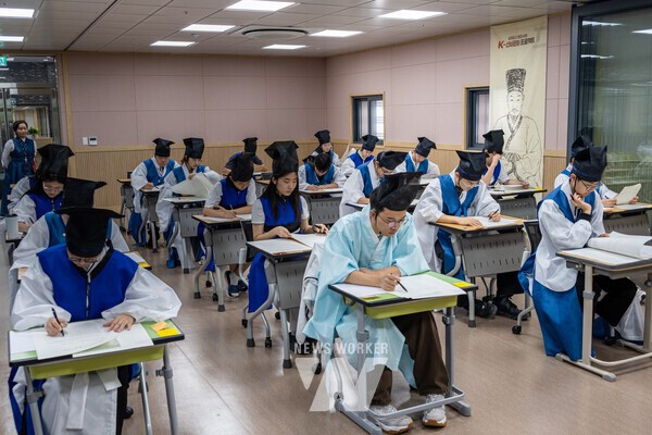 장성군, 필암서원서 113명 응시 과거시험 재현... 18명 입상 속 성황 - 뉴스 썸네일 이미지