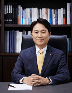 연임 앞둔 구본욱 KB손보 대표, 취임 첫해 축포 무색...보험손익 급감·K... - 뉴스 썸네일 이미지