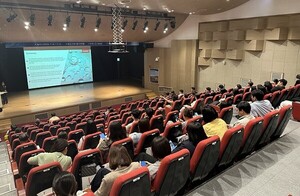 화순군 생명사회포럼, "첨단의약 관련 기술개발 동향 및 비즈니스모델링" 세미... - 뉴스 썸네일 이미지