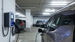 아파트 전기차 완속 충전요금 300원대까지 올라...CPO 위탁 구조에 쏠리... - 뉴스 썸네일 이미지