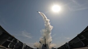 튀르키예 함정 올라탄 韓 요격미사일...LIG D&A 해궁 첫 단독수출로 말레... - 뉴스 썸네일 이미지